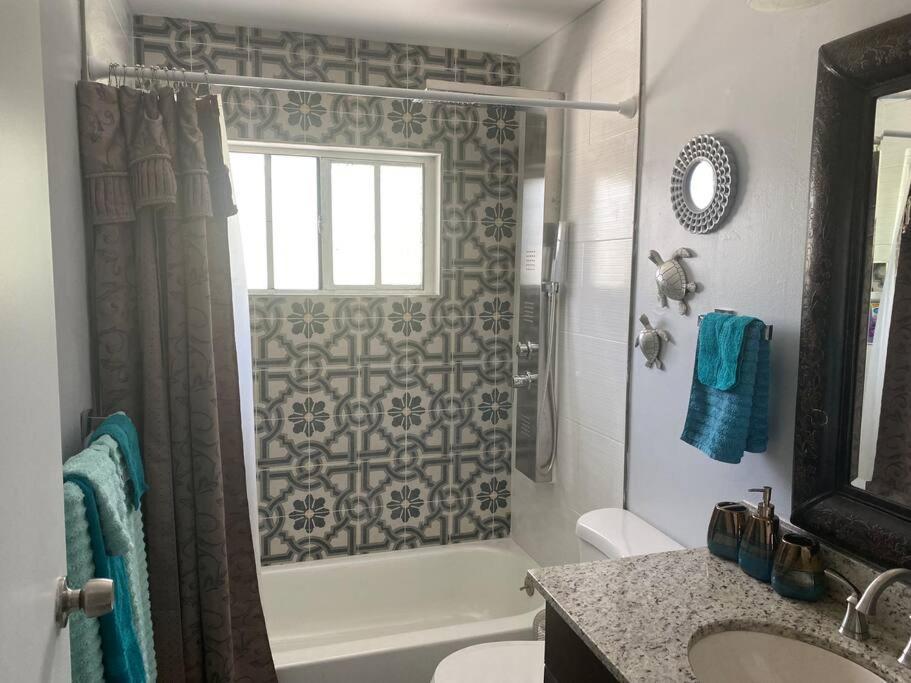غرب شاطئ بالم Private Townhouse With Courtyard And Covered Patio المظهر الخارجي الصورة