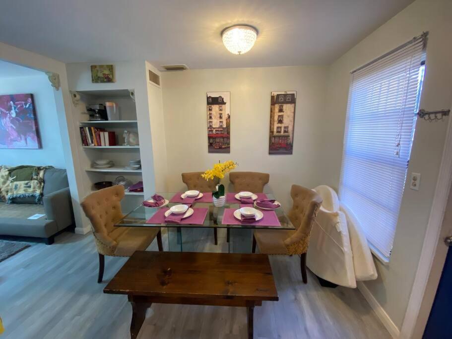 غرب شاطئ بالم Private Townhouse With Courtyard And Covered Patio المظهر الخارجي الصورة