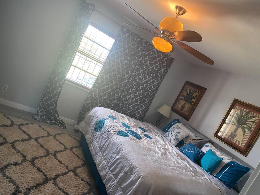 غرب شاطئ بالم Private Townhouse With Courtyard And Covered Patio المظهر الخارجي الصورة