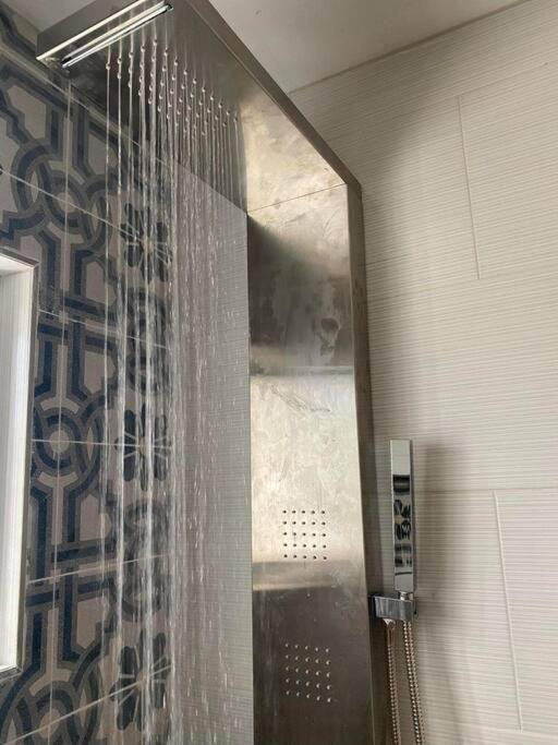 غرب شاطئ بالم Private Townhouse With Courtyard And Covered Patio المظهر الخارجي الصورة